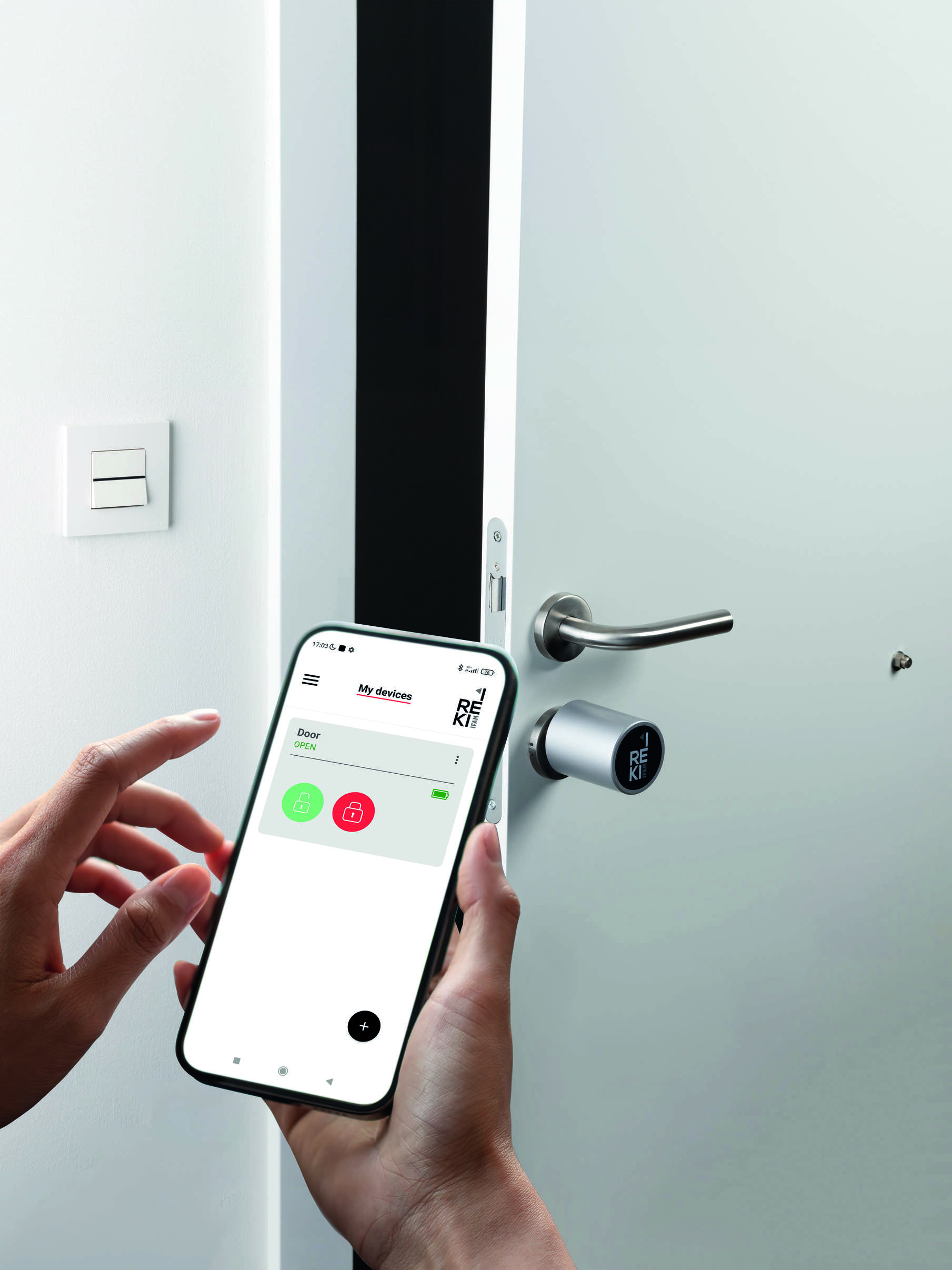 Disfruta de la comodidad de la multiapertura que te ofrece el cilindro electrónico IREKI y la tranquilidad de saber que tu hogar está siempre seguro.